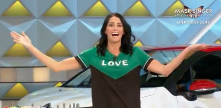 La azafata de ‘La ruleta de la suerte’ la lía en directo y Jorge Fernández para el programa