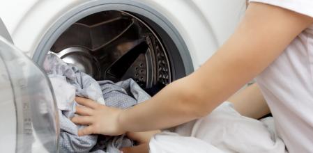 Este es el truco para mantener la lavadora limpia que hará que la ropa quede impecable