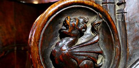 Decoración de la sillería del siglo XIV.