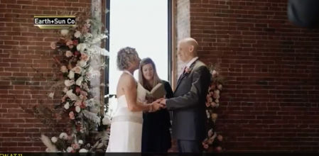 Propone matrimonio a su mujer al no recordar que están casados por culpa del Alzheimer