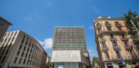 Fachada renovada de la sede del Col·legi d'Arquitectes de Catalunya (COAC)