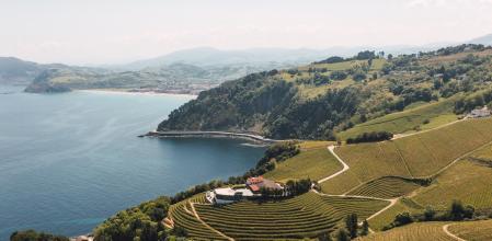Getaria combina paisajes naturales con iglesias románicas
