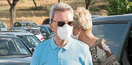 José Ortega Cano a su llegada al hospital acompañado por su mujer, Ana María Aldón, para someterse a una intervención cardiaca, a 15 de junio de 2021, en Madrid (España). JOSÉ ORTEGA CANO;ANA MARÍA ALDÓN;TORERO;OPERACIÓN;CATÉTER;CORAZÓN;HOSPITAL;15 JUNIO 2021 Jose Velasco / Europa Press 15/06/2021