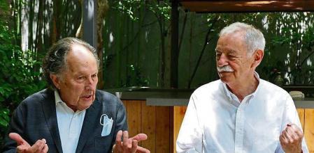 El autor Jesús Ulled junto al escritor Eduardo Mendoza EUROPA PRESS 16/06/2021