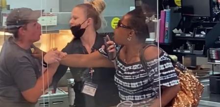 Detenida por atacar a empleados de McDonald’s que no le dejaban mezclar los granizados