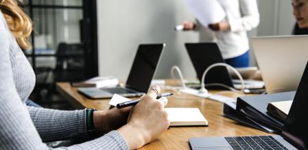 Muchos alumnos encadenan varias prácticas no remuneradas y entran en bucle