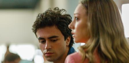 Itzan Escamilla y Ester Expósito.