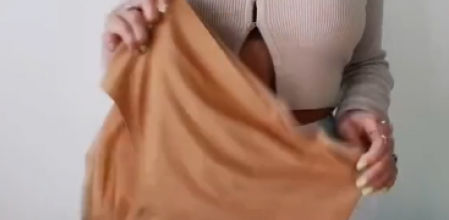 El truco de TikTok que convierte unas bragas de abuela en el top de moda