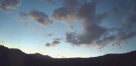 Nubes noctilucentes observadas de madrugada en Sant Fost de Campsentelles.