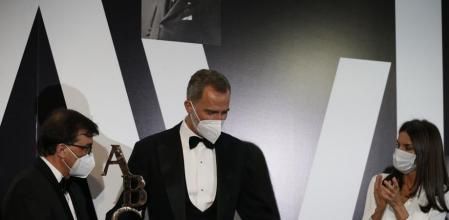 El rey Felipe y la reina Letizia entregan el galardón 