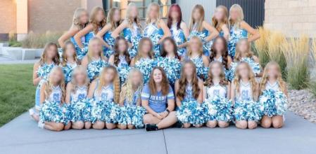 Una niña con síndrome de Down es excluida de la foto de equipo del anuario escolar