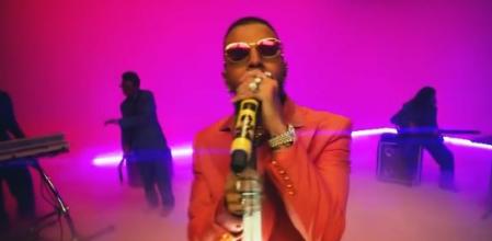 Rauw Alejandro durante su actuación en ‘The Kelly Clarkson Show’