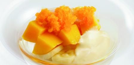 Parfait de coco y frutas tropicales