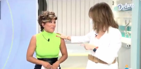 Ana Rosa despide la temporada dando un abrazo a Sonsoles Ónega en directo