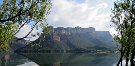 Paisaje del embalse del pantano de Sau.