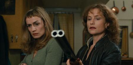 Sandrine Bonnaire e Isabelle Huppert en 'La ceremonia'