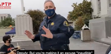 La táctica de la policía en EE.UU. para que no les graben: poner música en su móvil