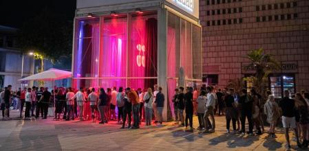 LV_El Govern sólo permite ocio nocturno al aire libre para frenar el aumento de contagios