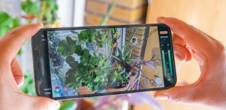 La app Filmic Pro destaca por ampliar la gama cromática que puede grabar el teléfono.