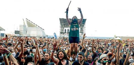 FOTO ALEX GARCIA PRIMERA JORNADA DEL FESTIVAL DE MUSICA CRUILLA . EN LA FOTO PUBLICO DURANTE LA ACTUACION DE LAGRIMAS DE SANGRE 2021/07/08