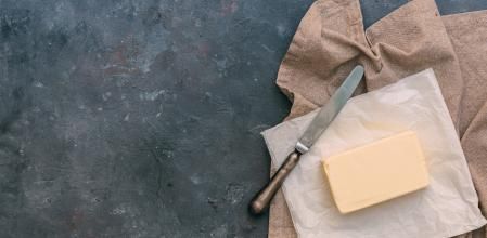 Mantequilla y cuchillo