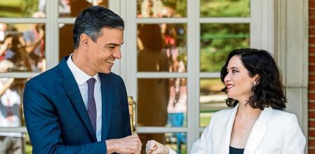 El presidente del Gobierno, Pedro Sánchez recibe a la presidenta de la Comunidad de Madrid, Isabel Díaz Ayuso este viernes en el Palacio de La Moncloa en un clima de tensión entre ambas administraciones por los recientes indultos del procés o las diferencias a la hora de gestionar la pandemia de la covid-19.