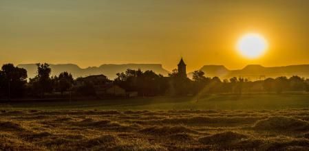 La salida del sol en el Cabrerès vista desde Sant Miquel de la Guàrdia.