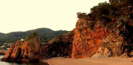 El rojo atardecer en la Illa Roja.