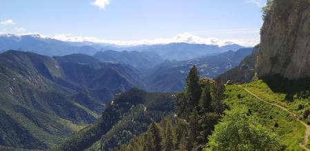 Siguiendo la ruta de subida al Pedraforca se abren los paisajes ante nosotros.