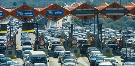 RETENCIONES EN LA AUTOPISTA A-7 DURANTE LA OPERACION SALIDA EN EL PEAJE TARRAGONA
