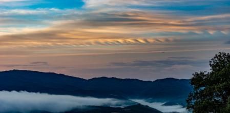 Paisaje nublado protagonizado por las nubes Kelvin.