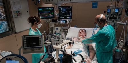 Operación en el Hospital Universitario Vall d’Hebrón durante el primer transplante de pulmones a un paciente afectado por coronavirus&nbsp;