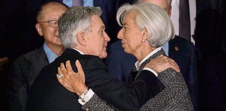 Jerome Powell, chairman of the U.S. Federal Reserve, center left, greets Christine Lagarde, managing director of the International Monetary Fund (IMF), while attending the family photo during the G-20 finance ministers and central bankers meetings in Buenos Aires, Argentina, on Saturday, July 21, 2018. This weekend's meeting of G-20 finance ministers and central bankers comes at a critical time for the global economy, as trade tensions threaten to undermine the fastest growth in seven years. Photographer: Erica Canepa/Bloomberg