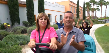 Los trabajadores del Plaza Mayor en el nuevo vídeoclip