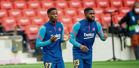 29 - 04 - 2021 / Barcelona / partido liga futbol 1a division FC Barcelona - Granada - ilaix Moriba sale al campo rezando / Foto: Llibert Teixidó