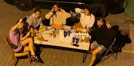 La reunión de amigos a distancia