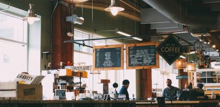 La brillante respuesta de un bar a una mala reseña que les acusa de tener “medidas anticovid exageradas”