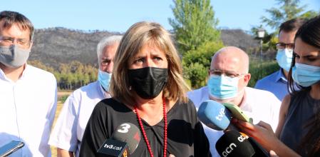 La presidenta de la Diputació de Barcelona, Núria Marín, atiende a los medios en Bellprat.