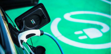 Los usuarios no acaban de dar el paso y siguen prefiriendo los coches con motor tradicional frente a otros de propulsión eléctrica 