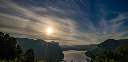 Halo y parhelio en el embalse de Sau