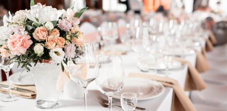 Un restaurante de Arenys de Mar cierra y deja sin banquete a unas 30 parejas