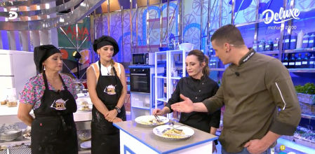 El tonteo de Alba Carrillo con el chef Miguel Cobo en ‘La última cena’