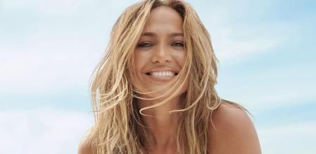 Jennifer López luce su mejor sonrisa