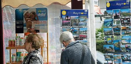 FOTO PARA GUYANA GUARDIAN VICENÇ LLURBA LVE 29-03-2015 IMSERSO GENT GRAN PASSEIJANT SALOU