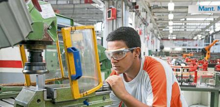 22/10/2013 14:58:03 FOTO MARC ARIAS LV 221013 ESCOLA APRENENTS SEAT ZONA FRANCA. FP DUAL