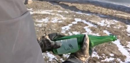 La misteriosa botella escondía un mensaje de hace casi cuatro décadas