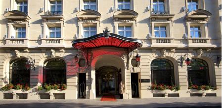 La entrada del Le-Royal-Monceau