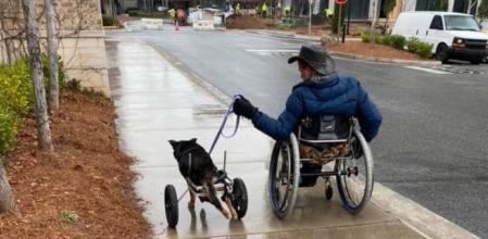 Bandit y Darrel Rider paseando juntos