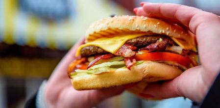Lv Una Mujer Explica Cómo Una Hamburguesa Triple Le Ha Arruinado La Vida Me Arrepiento De Haberla Comido