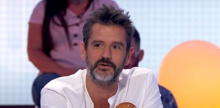 El actor valenciano quiso mandar un saludo a tres de sus 'compañeros'.